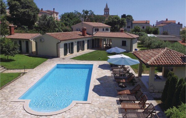Ferienhaus 8 Schlafzimmer, mit Pool