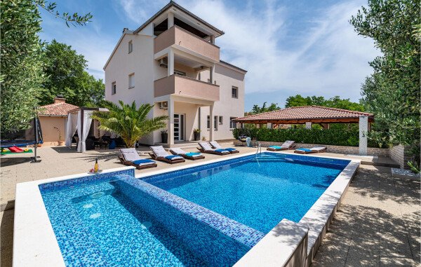 Ferienhaus 4 Schlafzimmer, mit Pool