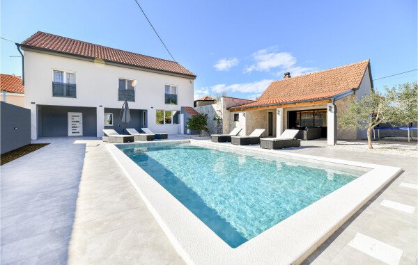 Ferienhaus 4 Schlafzimmer, mit Pool