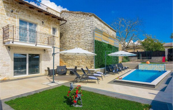 Ferienhaus 4 Schlafzimmer, mit Pool