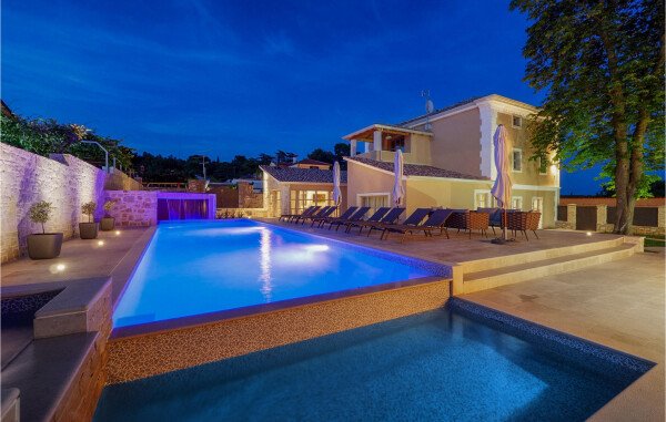 Ferienhaus 5 Schlafzimmer, mit Pool