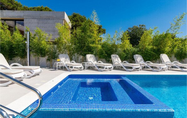 Ferienhaus 4 Schlafzimmer, mit Pool