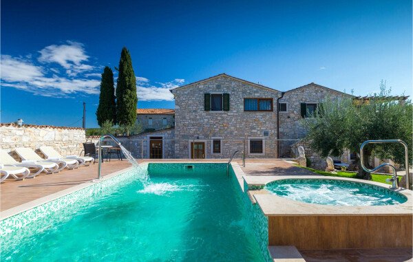 Ferienhaus 4 Schlafzimmer, mit Pool