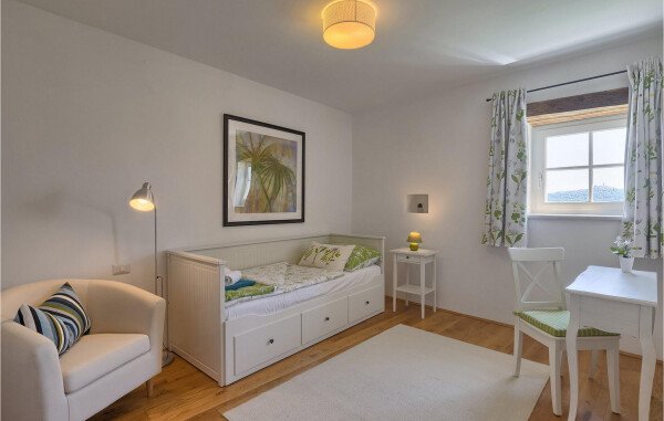 House 4 bedrooms, with pool