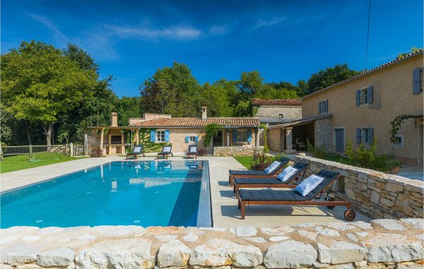 Ferienhaus 4 Schlafzimmer, mit Pool