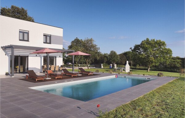 Maison traditionnelle, 3 chambres, avec piscine