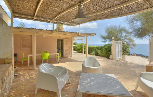 House 2 bedrooms, with sea view