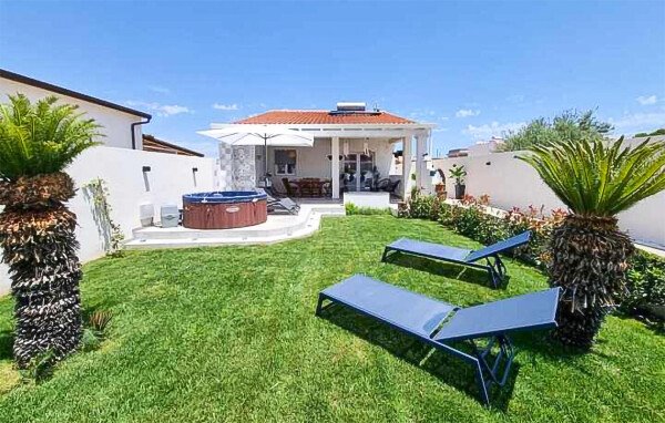 Casa 3 camere, con vista mare