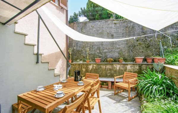 Casa 2 camere, con giardino