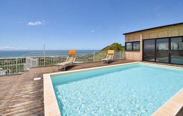 Casa 3 camere, con vista mare