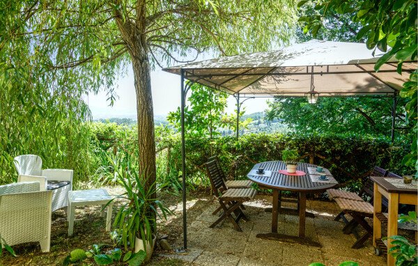 Casa 2 camere, con giardino