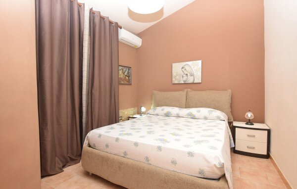 Casa 2 camere, con giardino