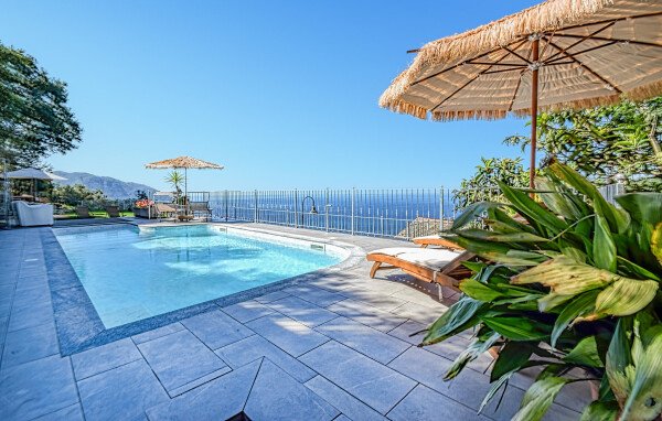 Casa 3 camere, con vista mare