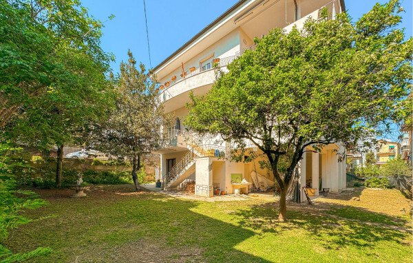 Casa 3 camere, con giardino