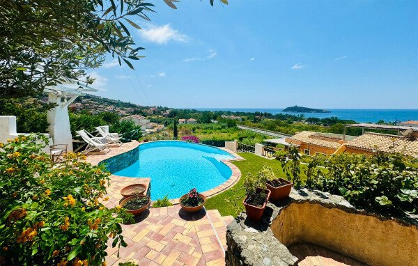 Casa 2 camere, con vista mare