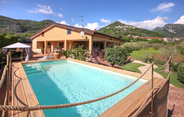 Casa 3 camere, con piscina