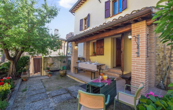 Casa 2 camere, con giardino