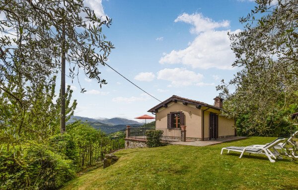 Casa 1 camera, con giardino