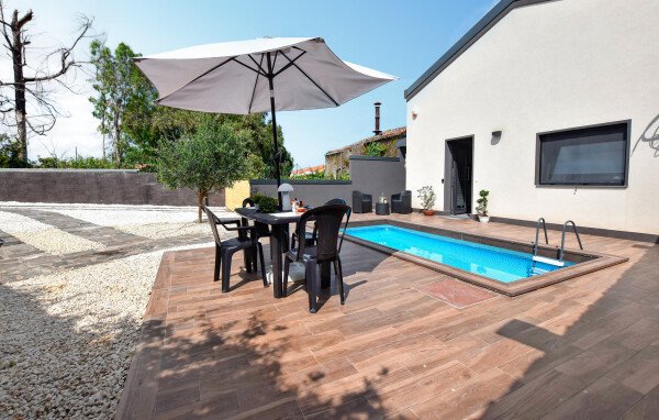 Casa 1 camera, con giardino