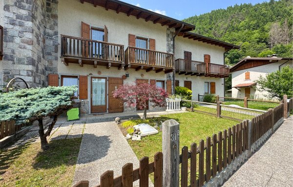 Casa 2 camere, con giardino