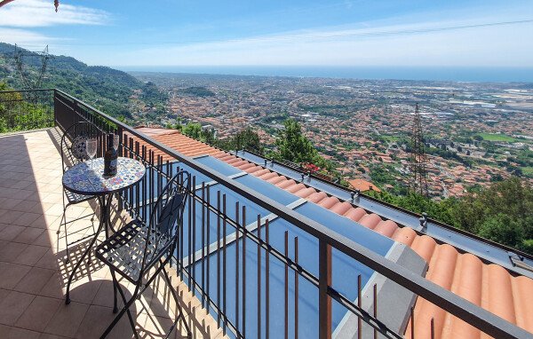 Casa 2 camere, con vista mare