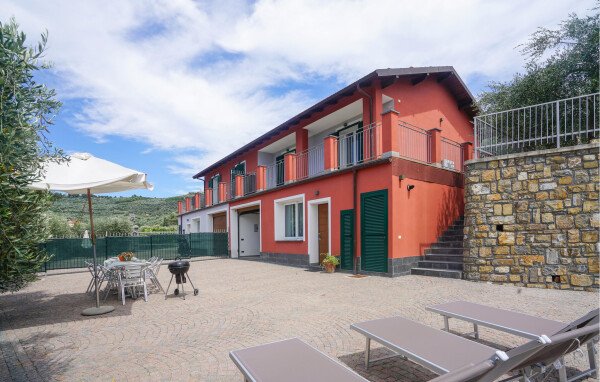 Casa 3 camere, con giardino