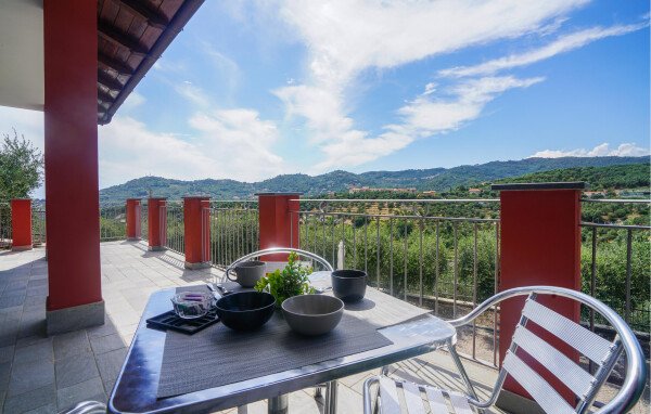 Casa 3 camere, con giardino