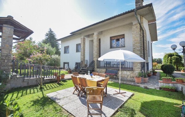 Casa 3 camere, con giardino