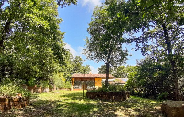 Casa 2 camere, con giardino