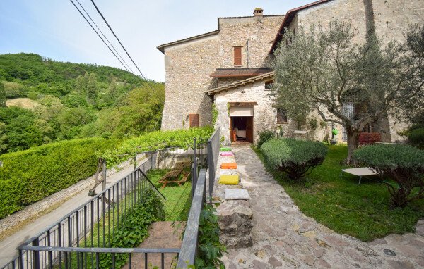 Casa 3 camere, con giardino