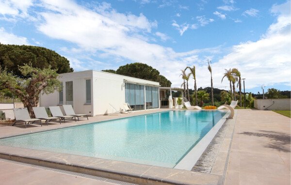 Maison moderne, 1 chambre, avec piscine