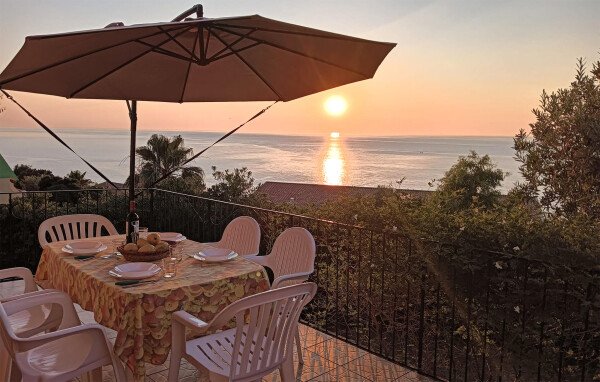 Casa 2 camere, con vista mare