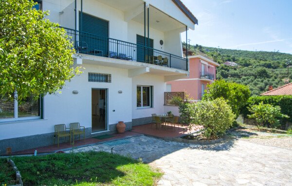 Casa 2 camere, con giardino