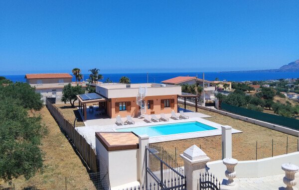 Casa 2 camere, con vista mare
