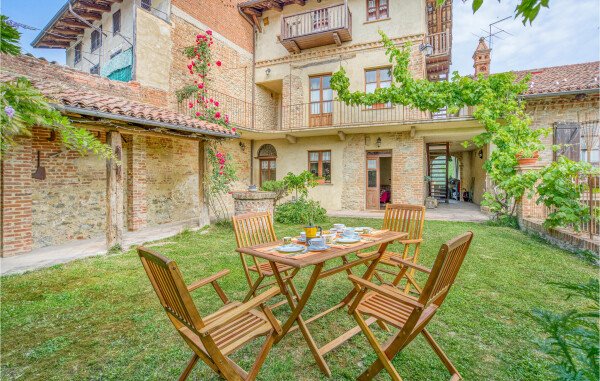 Casa 3 camere, con giardino