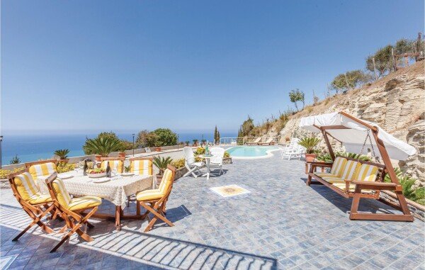 Casa 3 camere, con vista mare
