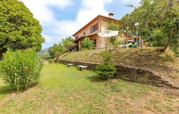 Casa 4 camere, con giardino