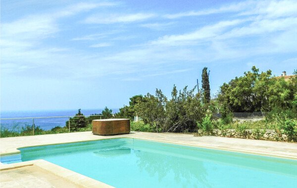 Casa 2 camere, con vista mare