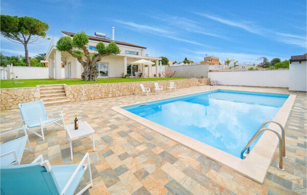 House 2 bedrooms, with pool