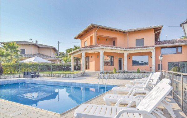 Ferienhaus 5 Schlafzimmer, mit Pool