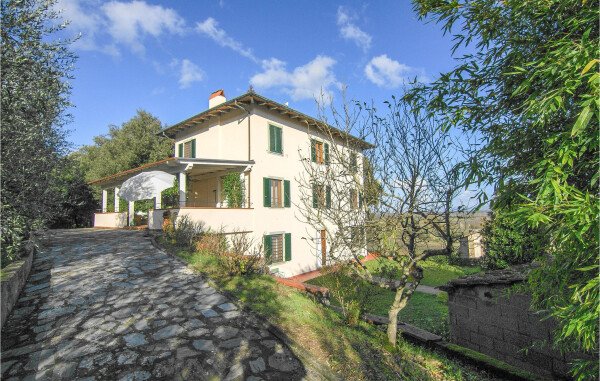 House 3 bedrooms, with fireplace