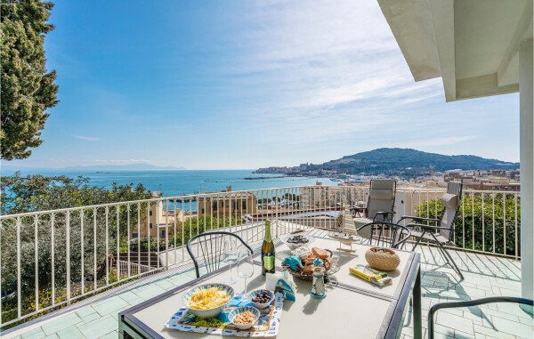 Casa 3 camere, con vista mare