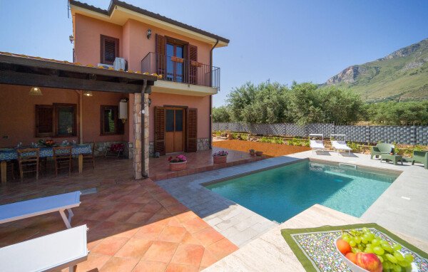 Casa 3 camere, con vista mare