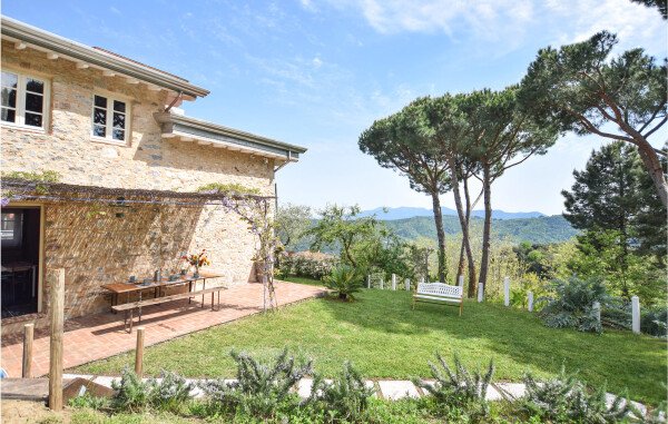 House 3 bedrooms, with pool