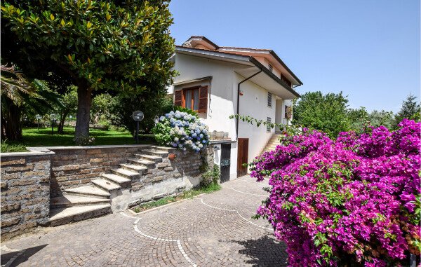 Casa 4 camere, con giardino