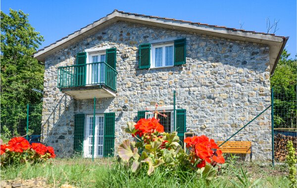 Casa 2 camere, con giardino