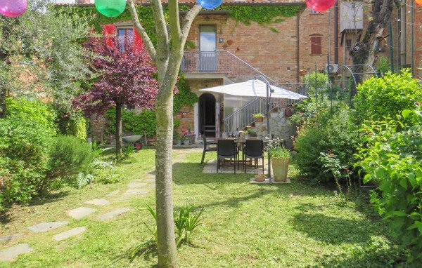 Casa 3 camere, con giardino