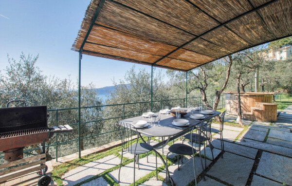 Casa 3 camere, con vista mare