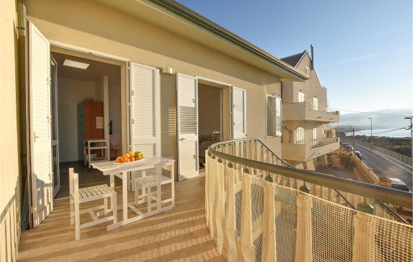 Casa 2 camere, con vista mare