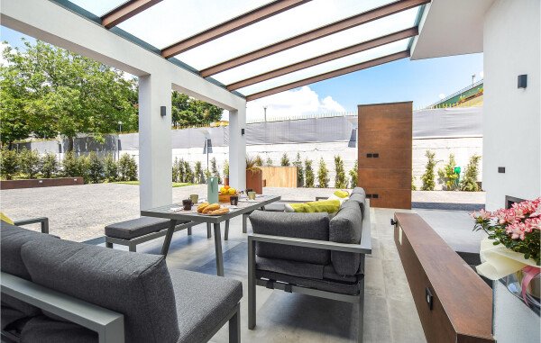 Casa 1 camera, con giardino